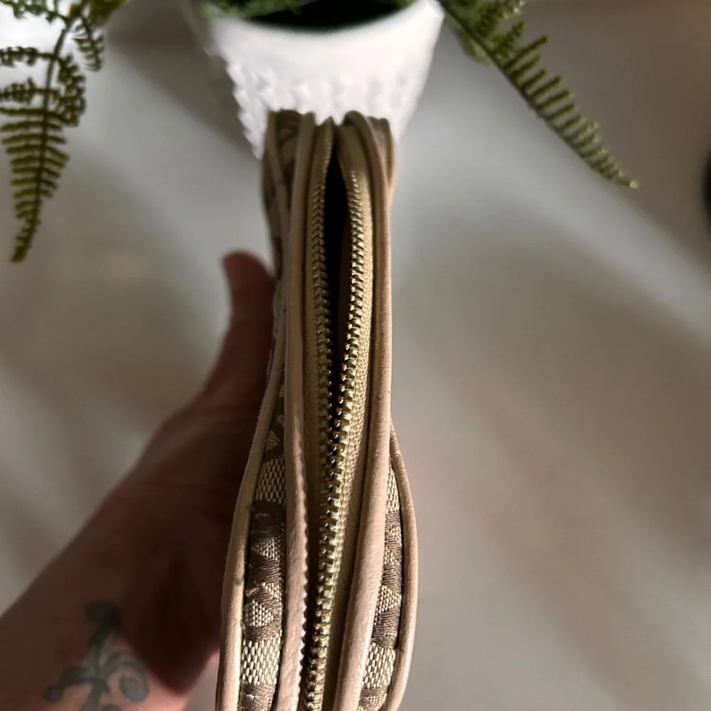 043. Michael Kors Brown Logo Crossbody Bag - Picture 6 of 11